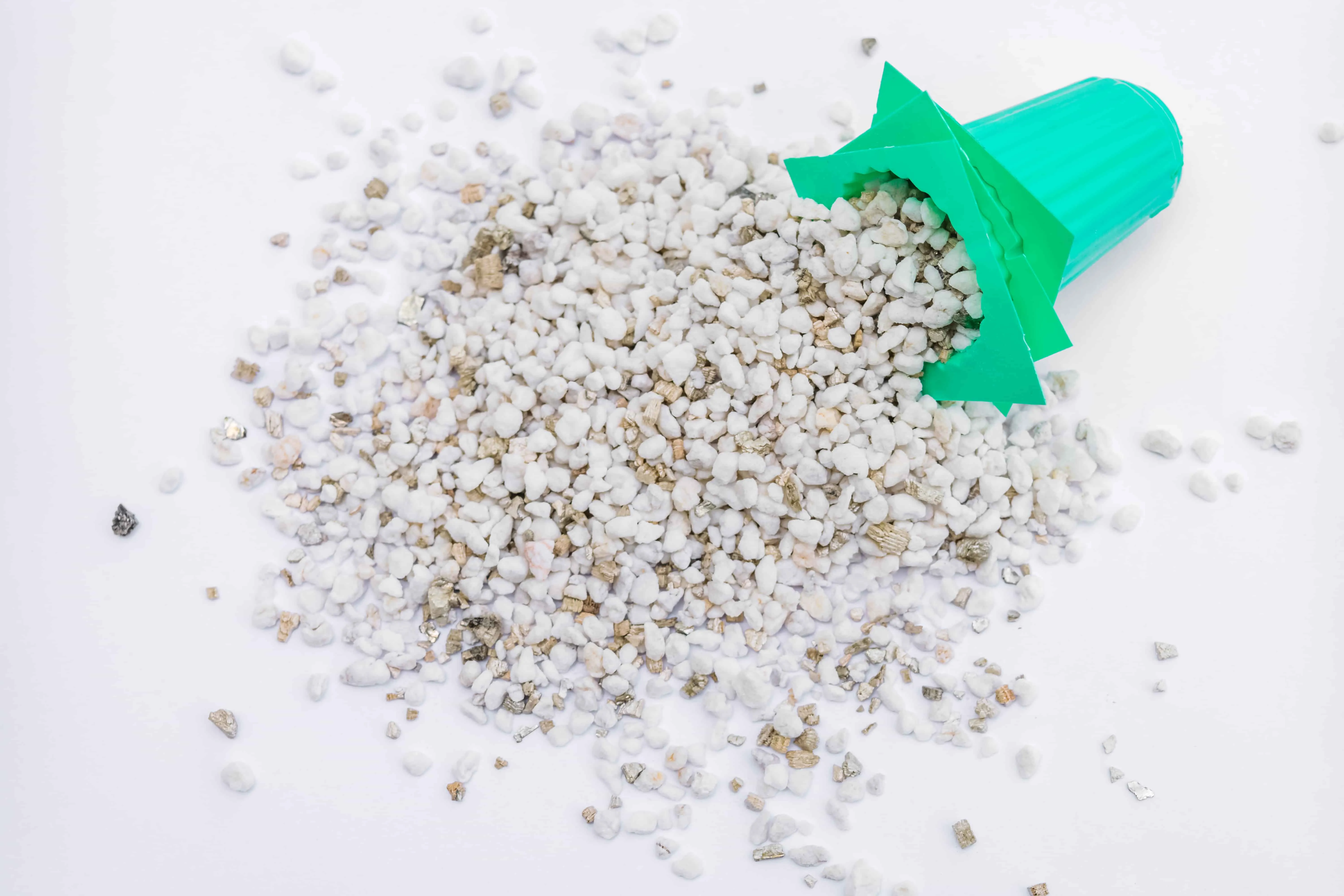perlite and vermiculite mixed for growing media